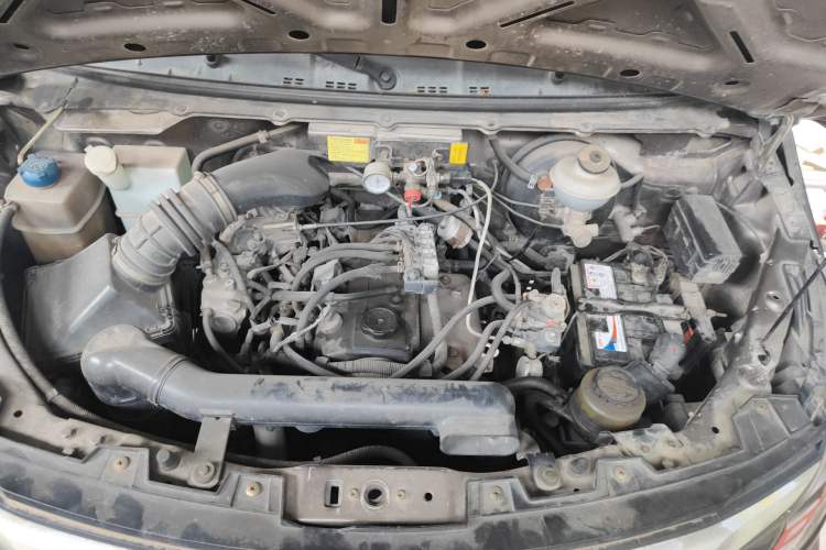Used CHANGAN KAICHENG Ruixing M90 2018 2.0L Standard Edition Flat-Top Liftback 6-Seater 4G94S Engine Bay