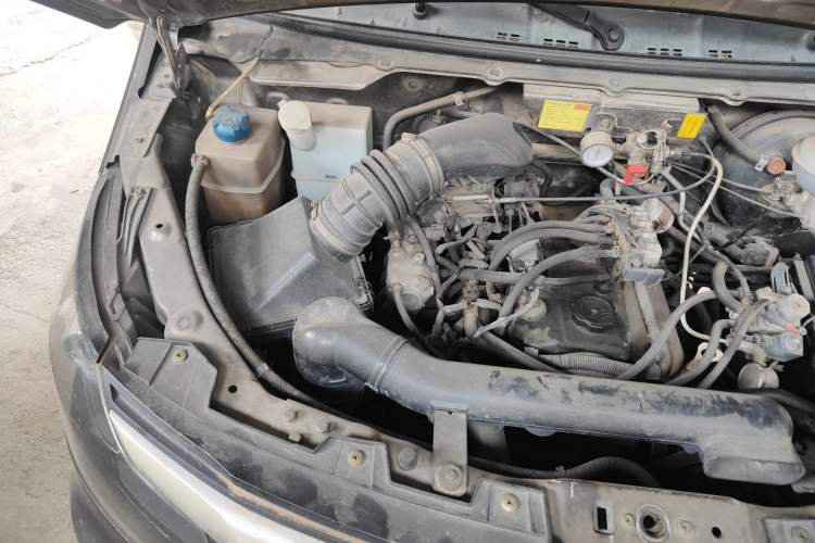 Used CHANGAN KAICHENG Ruixing M90 2018 2.0L Standard Edition Flat-Top Liftback 6-Seater 4G94S Engine Bay Right