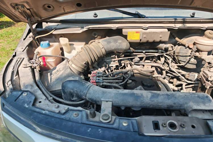Used CHANGAN KAICHENG Ruixing M90 2018 2.0L Value-Added Flat-Top Liftback 6-Seater 4G94S Engine Bay Right