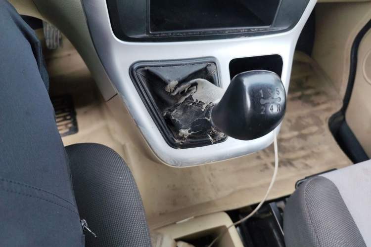 Used CHANGAN KAICHENG Ruixing M90 2018 2.0L Standard Version High-Roof Double-Door 6-Seater 4G94S Gear Lever