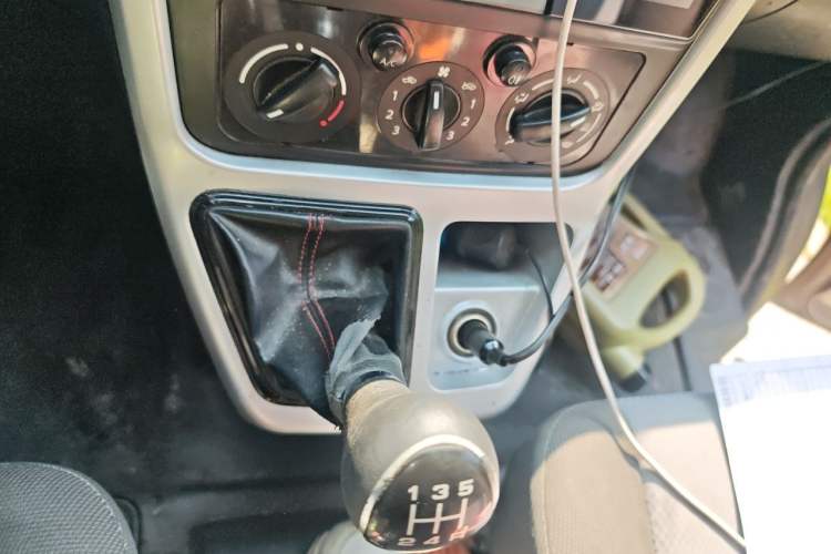 Used CHANGAN KAICHENG Ruixing M90 2018 2.0L Value-Added Flat-Top Liftback 6-Seater 4G94S Gear Lever