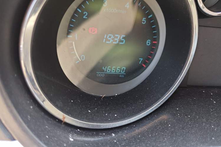Used CHANGAN KAICHENG Ruixing M90 2018 2.0L Standard Edition Flat-Top Liftback 6-Seater 4G94S Odometer Close Up
