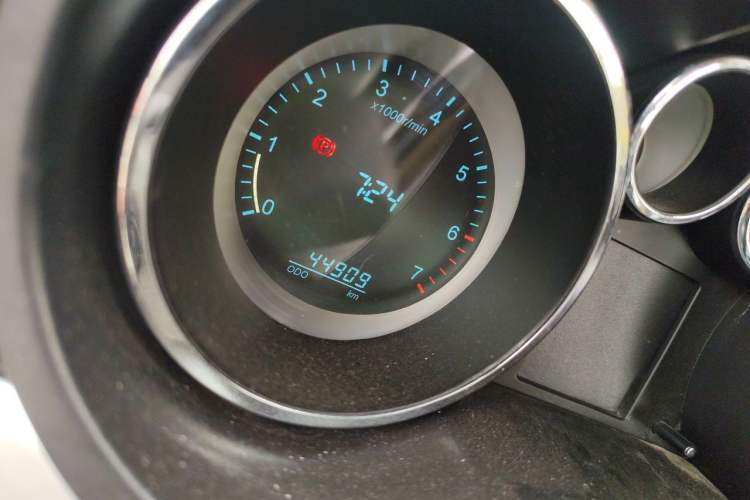 Used CHANGAN KAICHENG Ruixing M90 2018 2.0L Standard Version High-Roof Double-Door 6-Seater 4G94S Odometer Close Up