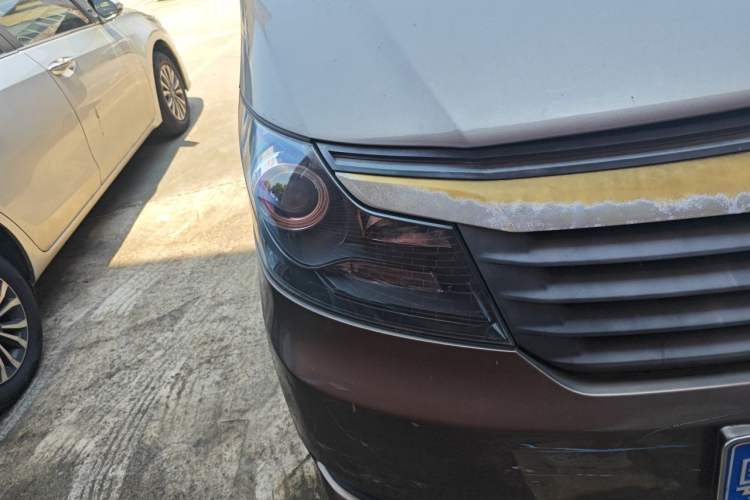 Used CHANGAN KAICHENG Ruixing M90 2018 2.0L Standard Edition Flat-Top Liftback 6-Seater 4G94S Right Front Headlight