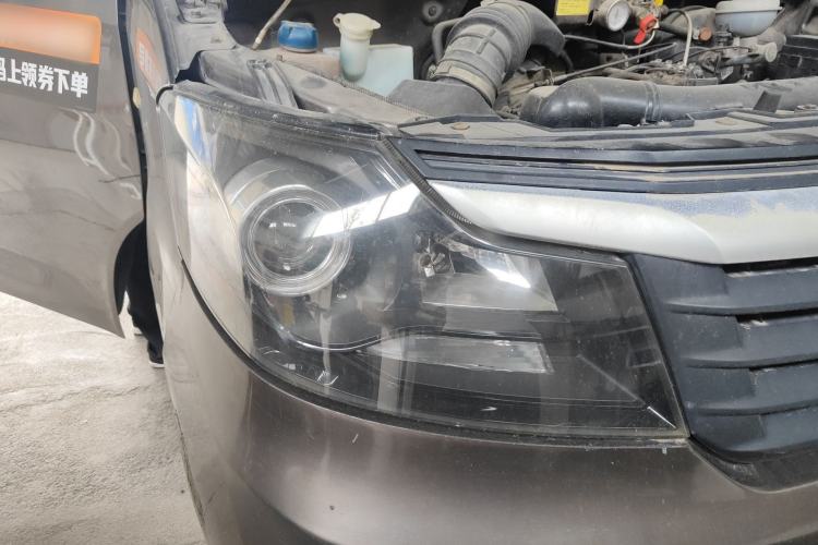 Used CHANGAN KAICHENG Ruixing M90 2018 2.0L Standard Edition Flat-Top Liftback 6-Seater 4G94S Right Front Headlight