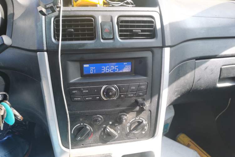 Used CHANGAN KAICHENG Ruixing M90 2018 2.0L Value-Added Flat-Top Liftback 6-Seater 4G94S Audio And AC Panel