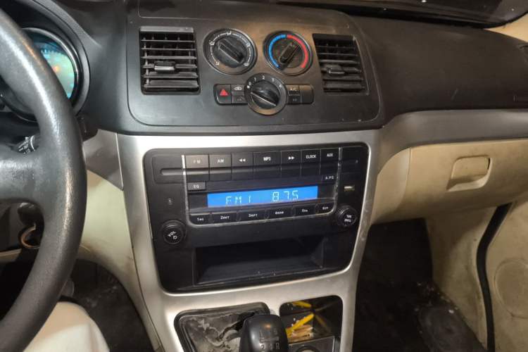 Used CHANGAN KAICHENG Ruixing M90 2018 2.0L Comfort-Grade High-Roof Dual-Slide Door 6-Seater 4G94S Audio And AC Panel