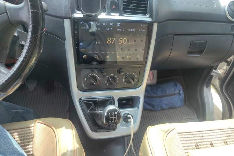 Used CHANGAN KAICHENG Ruixing M90 2018 2.0L Comfort Trim CNG Flat-Top Hatchback with 6 Seats – 4G94S Audio And AC Panel