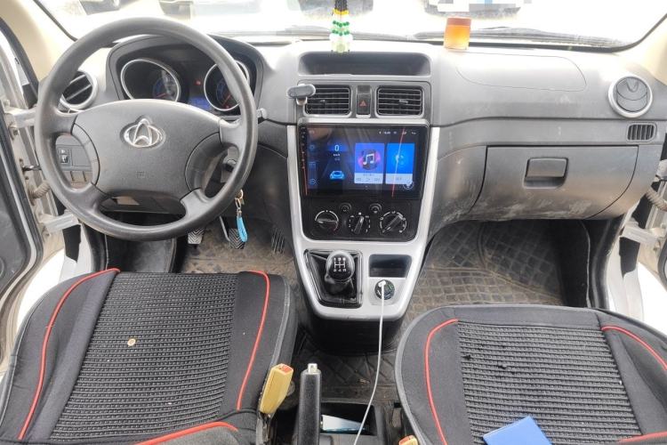 Used CHANGAN KAICHENG Ruixing M90 2018 2.0L Value-Added Flat-Top Liftback 6-Seater 4G94S Center Console