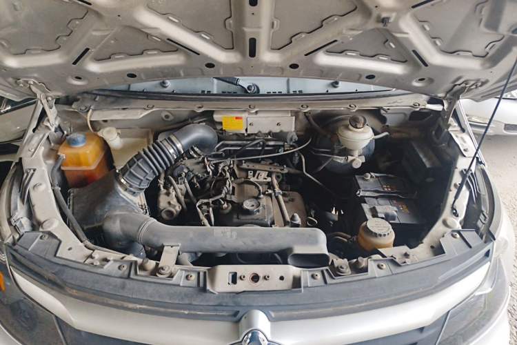 Used CHANGAN KAICHENG Ruixing M90 2018 2.0L Comfort Version Flat-Top Bi-Door 6-Seater 4G94S Engine Bay