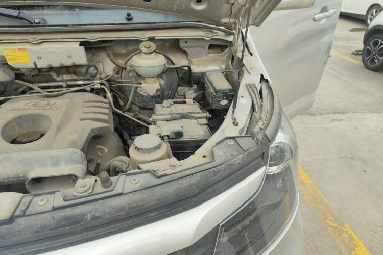 Used CHANGAN KAICHENG Ruixing M90 2018 2.0L Value-Added Flat-Top Liftback 6-Seater 4G94S Engine Bay Left