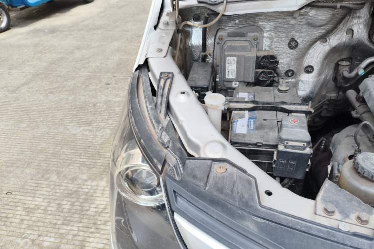 Used CHANGAN KAICHENG Ruixing M90 2018 2.0L Comfort Version Flat-Top Bi-Door 6-Seater 4G94S Engine Bay Right