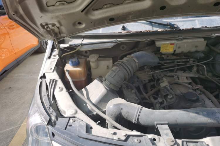 Used CHANGAN KAICHENG Ruixing M90 2018 2.0L Value-Added Flat-Top Liftback 6-Seater 4G94S Engine Bay Right