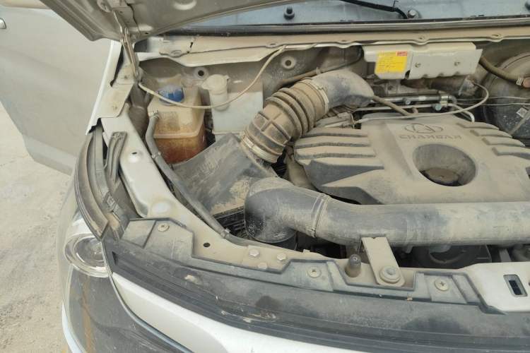 Used CHANGAN KAICHENG Ruixing M90 2018 2.0L Value-Added Flat-Top Liftback 6-Seater 4G94S Engine Bay Right