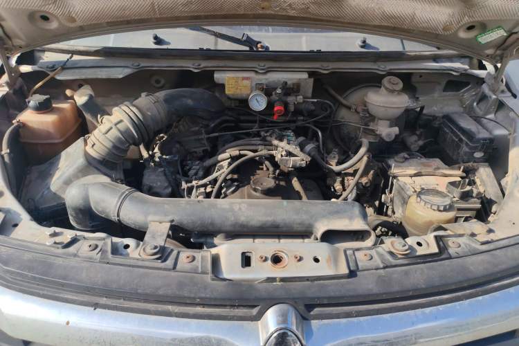 Used CHANGAN KAICHENG Ruixing M90 2018 2.0L Value-Added High-Roof Double-Door 6-Seater 4G94S Engine Bay