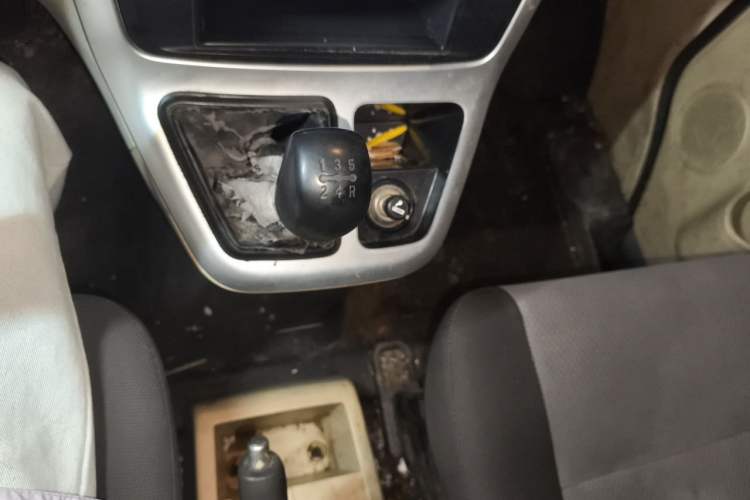 Used CHANGAN KAICHENG Ruixing M90 2018 2.0L Comfort-Grade High-Roof Dual-Slide Door 6-Seater 4G94S Gear Lever
