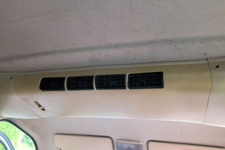 Used CHANGAN KAICHENG Ruixing M90 2018 2.0L Value-Added Flat-Top Liftback 6-Seater 4G94S Headliner