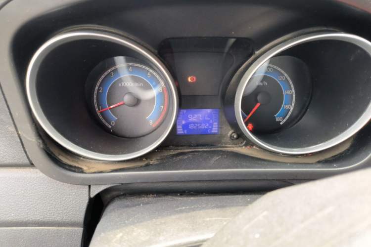 Used CHANGAN KAICHENG Ruixing M90 2018 2.0L Value-Added Flat-Top Liftback 6-Seater 4G94S Odometer Close Up