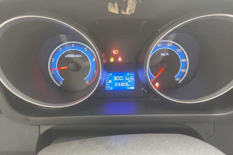 Used CHANGAN KAICHENG Ruixing M90 2018 2.0L Value-Added CNG Flat-Roof Hatchback with 6 Seats Model 4G94S Odometer Close Up