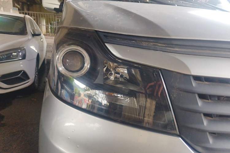 Used CHANGAN KAICHENG Ruixing M90 2018 2.0L Comfort Version Flat-Top Bi-Door 6-Seater 4G94S Right Front Headlight