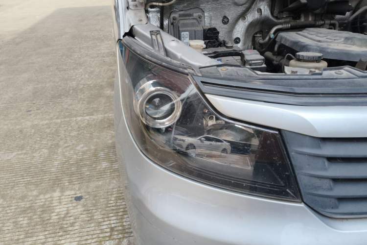 Used CHANGAN KAICHENG Ruixing M90 2018 2.0L Comfort Version Flat-Top Bi-Door 6-Seater 4G94S Right Front Headlight