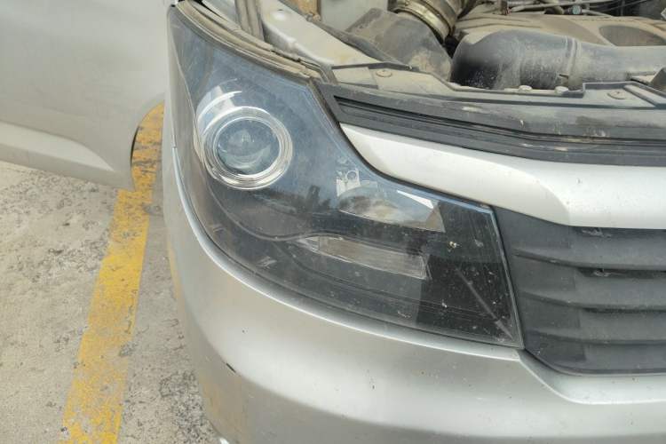 Used CHANGAN KAICHENG Ruixing M90 2018 2.0L Value-Added Flat-Top Liftback 6-Seater 4G94S Right Front Headlight