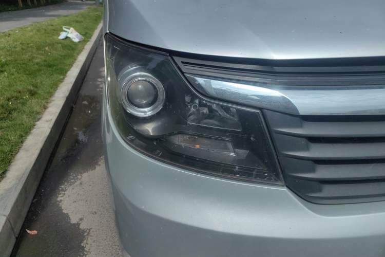 Used CHANGAN KAICHENG Ruixing M90 2018 2.0L Comfort Trim CNG Flat-Top Hatchback with 6 Seats – 4G94S Right Front Headlight