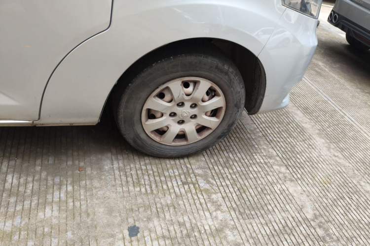 Used CHANGAN KAICHENG Ruixing M90 2018 2.0L Comfort Version Flat-Top Bi-Door 6-Seater 4G94S Right Front Wheel Hub