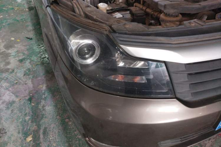 Used CHANGAN KAICHENG Ruixing M90 2021 2.0L Standard Version Flat-Top Liftgate 9-Seater LJ481Q6 Right Front Headlight