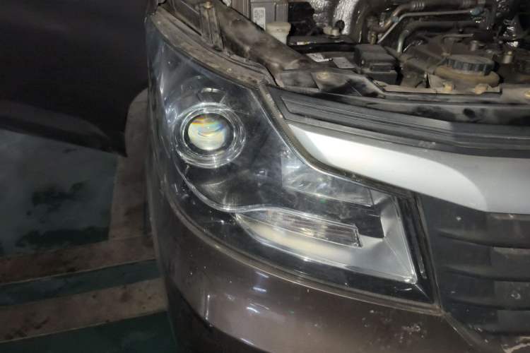 Used CHANGAN KAICHENG Ruixing M90 2021 2.0L Standard Version Flat-Top Liftgate 6-Seater LJ481Q6 Right Front Headlight