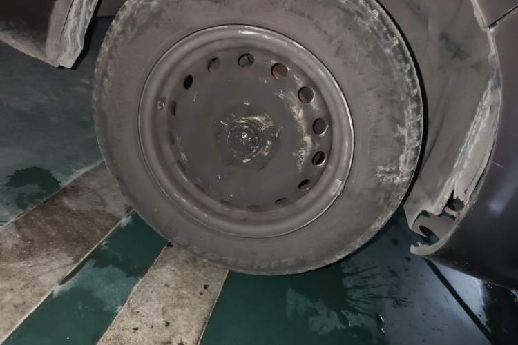 Used CHANGAN KAICHENG Ruixing M90 2021 2.0L Standard Version Flat-Top Liftgate 6-Seater LJ481Q6 Right Front Wheel Hub