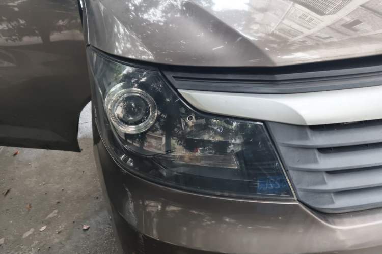 Used CHANGAN KAICHENG Ruixing M90 2021 2.0L Standard Version Flat-Top Liftgate 6-Seater LJ481Q6 Right Front Headlight
