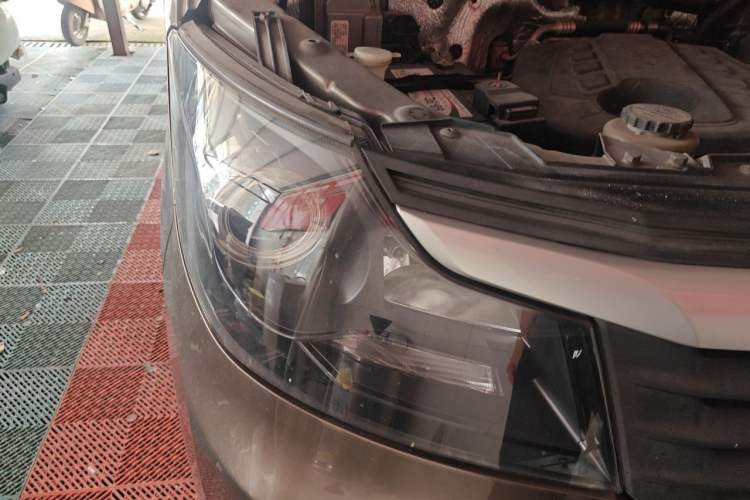 Used CHANGAN KAICHENG Ruixing M90 2021 2.0L Standard Version Flat-Top Liftgate 6-Seater LJ481Q6 Right Front Headlight
