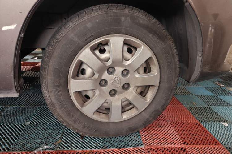 Used CHANGAN KAICHENG Ruixing M90 2021 2.0L Standard Version Flat-Top Liftgate 6-Seater LJ481Q6 Right Front Wheel Hub