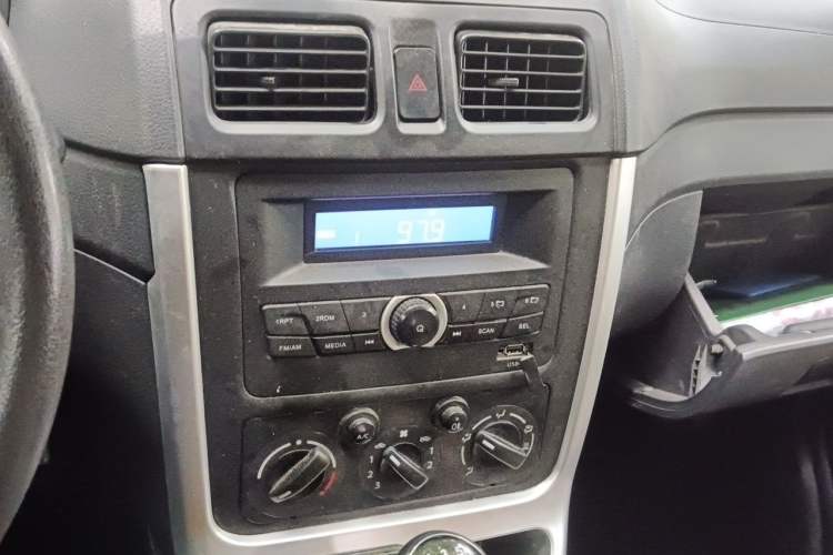 Used CHANGAN KAICHENG Ruixing M90 2021 2.0L Standard Version Flat-Top Liftgate 9-Seater LJ481Q6 Audio And AC Panel