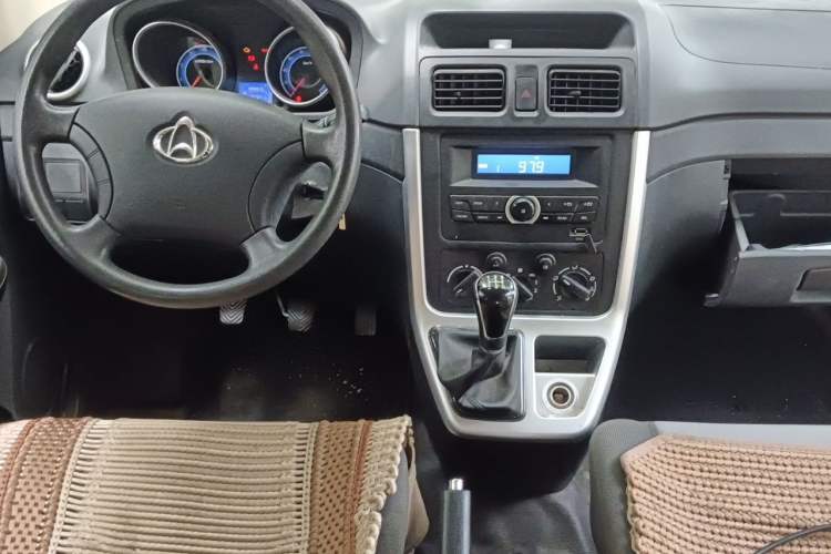 Used CHANGAN KAICHENG Ruixing M90 2021 2.0L Standard Version Flat-Top Liftgate 9-Seater LJ481Q6 Center Console