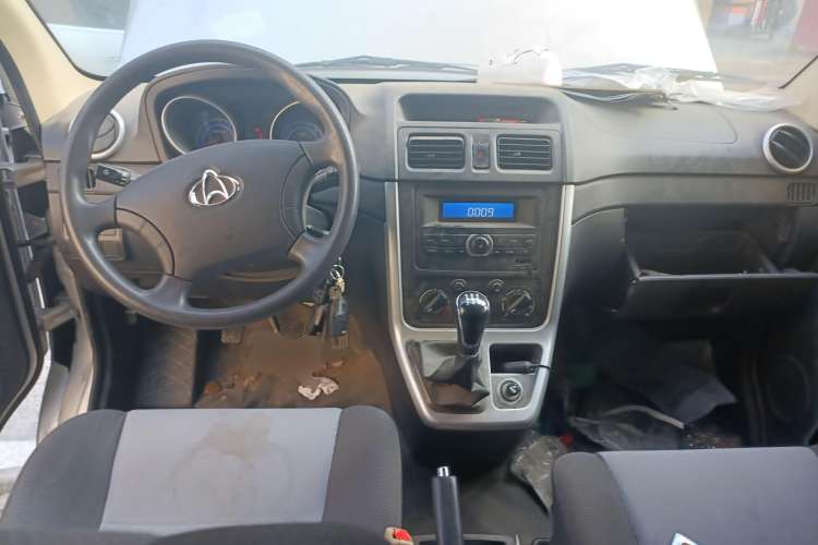 Used CHANGAN KAICHENG Ruixing M90 2021 2.0L Standard Version Flat-Top Liftgate 6-Seater LJ481Q6 Center Console