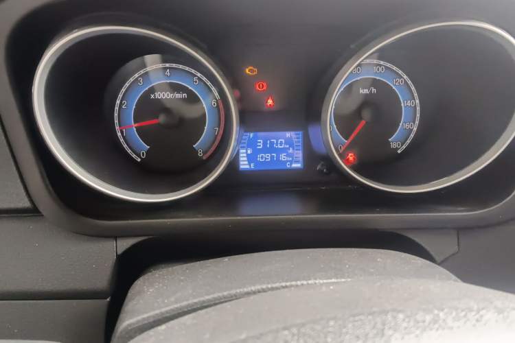 Used CHANGAN KAICHENG Ruixing M90 2021 2.0L Standard Version Flat-Top Liftgate 6-Seater LJ481Q6 Odometer Close Up