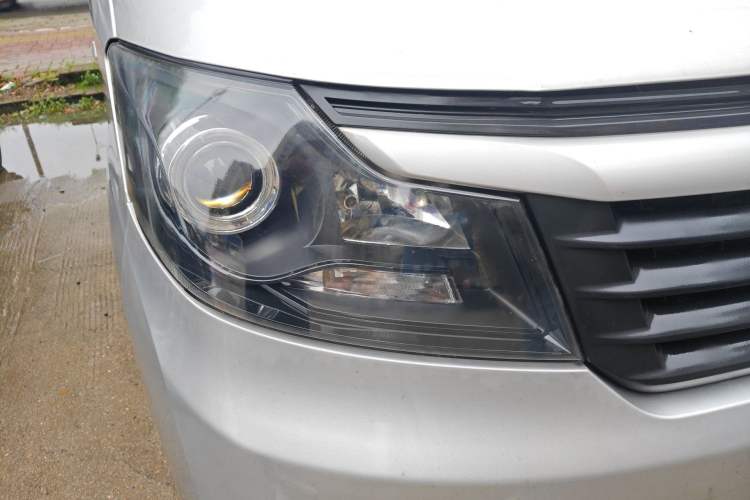 Used CHANGAN KAICHENG Ruixing M90 2021 2.0L Standard Version Flat-Top Liftgate 6-Seater LJ481Q6 Right Front Headlight