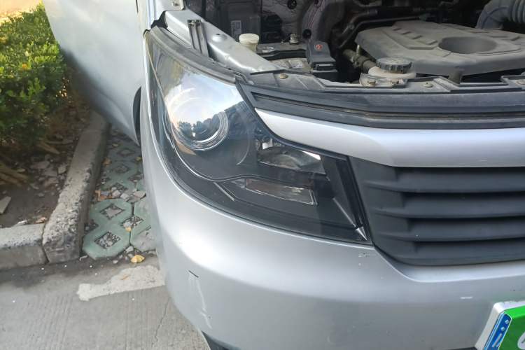 Used CHANGAN KAICHENG Ruixing M90 2021 2.0L Standard Version Flat-Top Liftgate 6-Seater LJ481Q6 Right Front Headlight