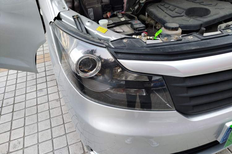 Used CHANGAN KAICHENG Ruixing M90 2021 2.0L Standard Version Flat-Top Liftgate 6-Seater LJ481Q6 Right Front Headlight