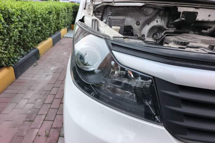 Used CHANGAN KAICHENG Ruixing M90 2021 2.0L Standard Version Flat-Top Liftgate 6-Seater LJ481Q6 Right Front Headlight