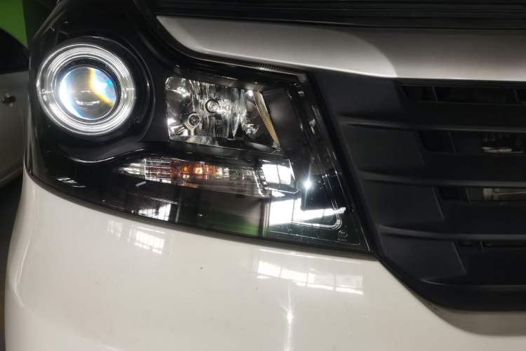 Used CHANGAN KAICHENG Ruixing M90  Right Front Headlight