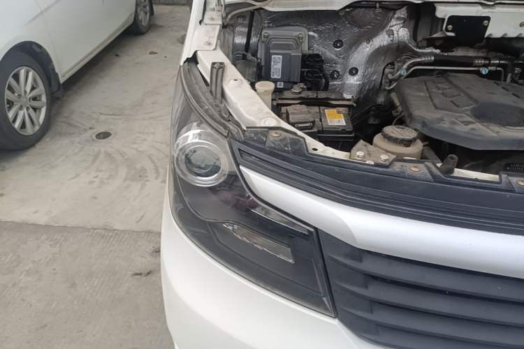 Used CHANGAN KAICHENG Ruixing M90 2021 2.0L Standard Version Flat-Top Liftgate 6-Seater LJ481Q6 Right Front Headlight