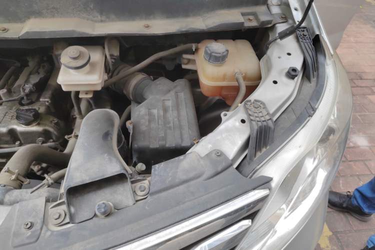 Used CHANGAN KAICHENG Ruixing S50 2017 1.5L Manual Economy Model Engine Bay Left