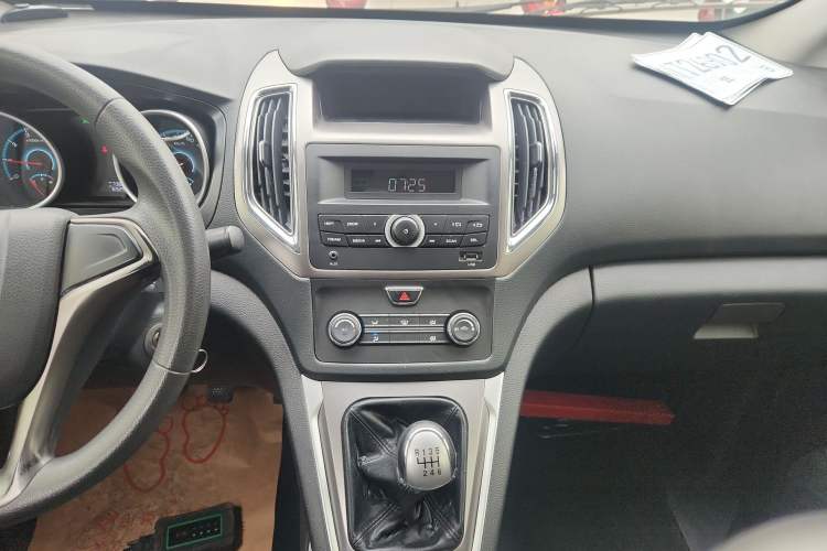 Used CHANGAN KAICHENG Ruixing S50 2017 1.5T Manual Comfort Model 6MT China V Standard Audio And AC Panel