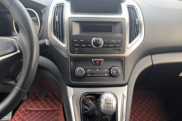 Used CHANGAN KAICHENG Ruixing S50 2017 1.5T Manual Comfort Model 6MT China V Standard Audio And AC Panel