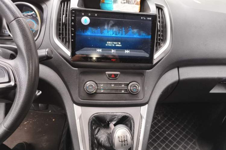 Used CHANGAN KAICHENG Ruixing S50 2017 1.5T Manual Comfort Model 6MT China V Standard Audio And AC Panel