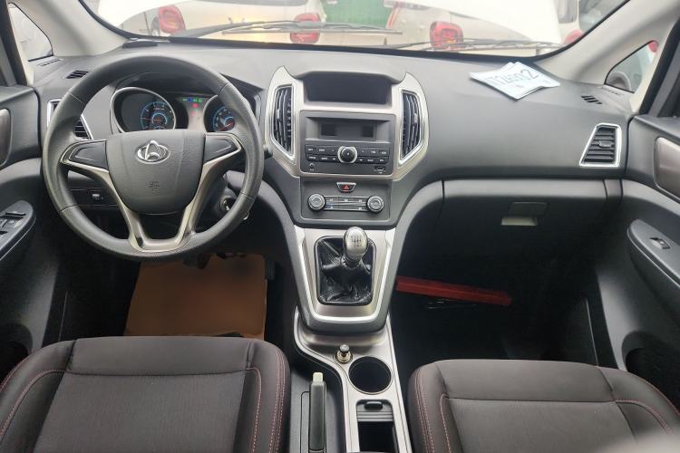 Used CHANGAN KAICHENG Ruixing S50 2017 1.5T Manual Comfort Model 6MT China V Standard Center Console
