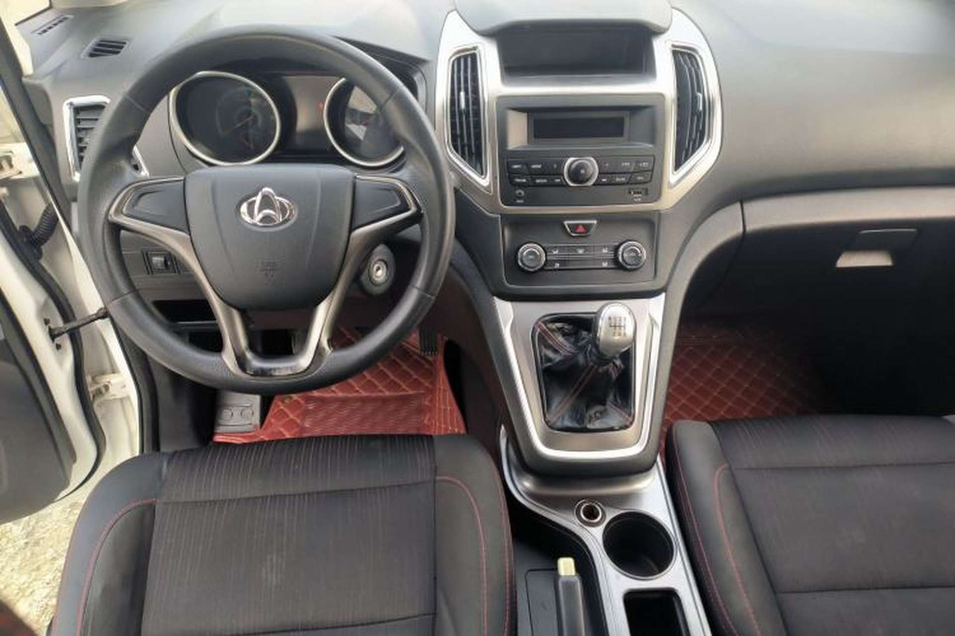 Used CHANGAN KAICHENG Ruixing S50 2017 1.5T Manual Comfort Model 6MT China V Standard Center Console